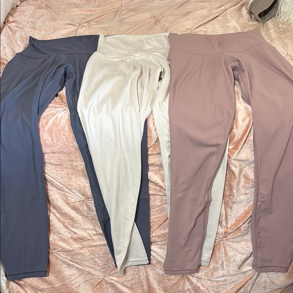 Aritzia leggings set of 3 size 4 - Picture 3 of 5
